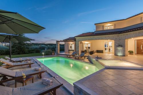 Activity villa Melli with pool in Vizinada — 4-Star Luxury Hotel in Vizinada, Croatia