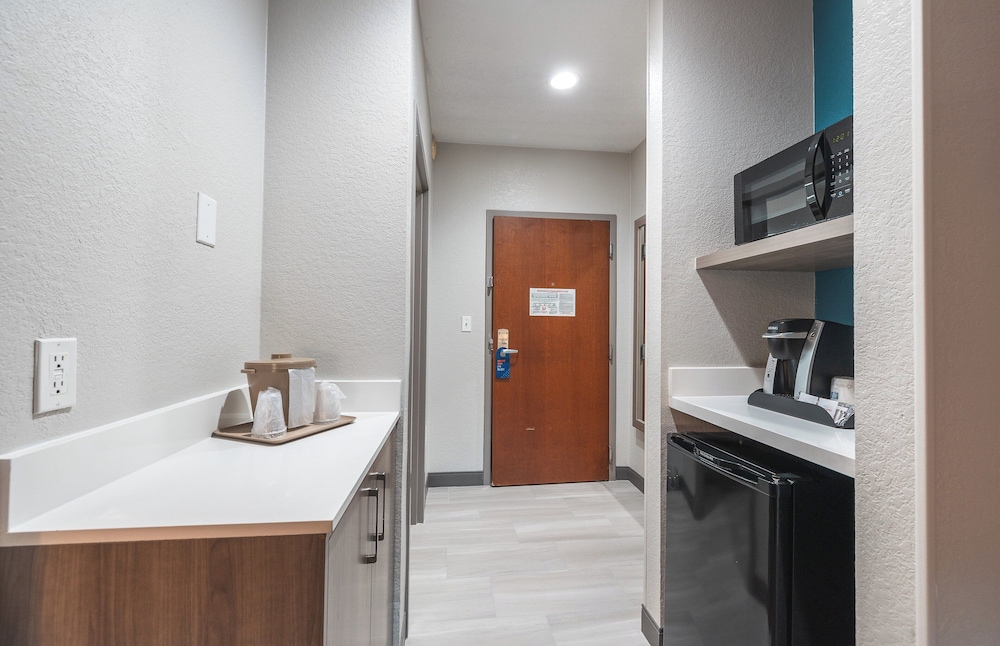 Holiday Inn Express Hotel & Suites St. Robert by IHG - photo 12