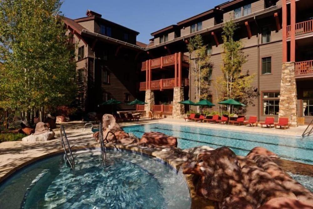 Aspen Ritz Carlton Premier 03 — 4-Star Luxury Hotel in Aspen, United States