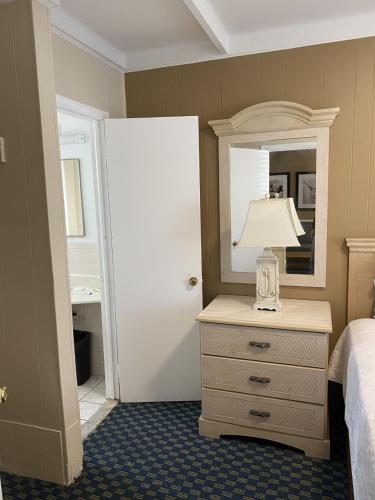 The Admiral Hotel Motel - photo 164