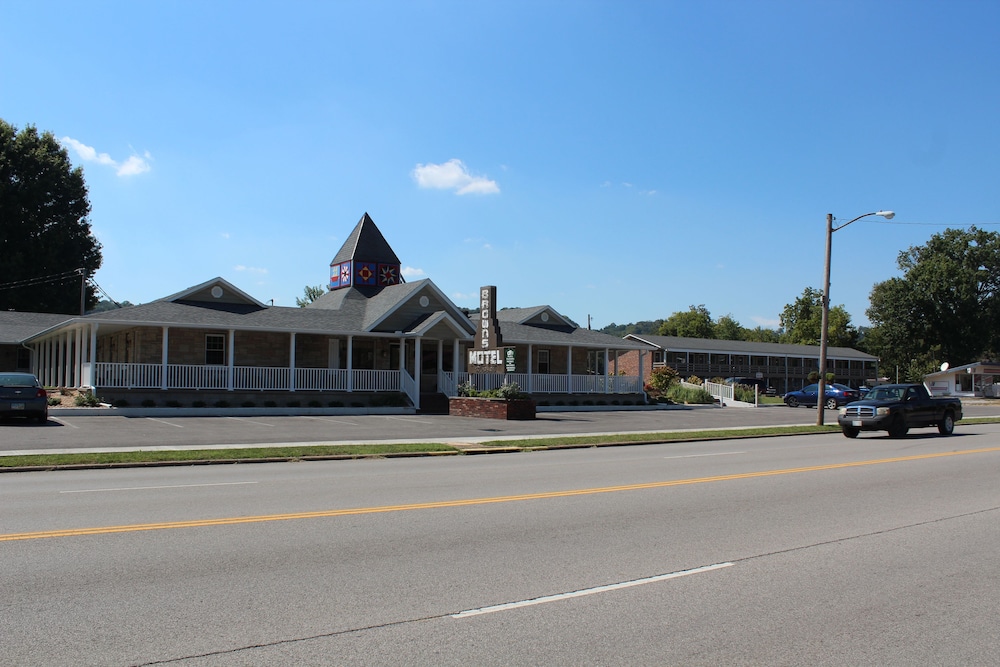 Brown's Motel Aberdeen - photo 28