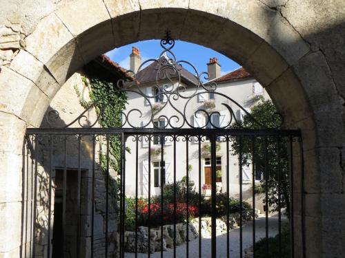 Le Bailli de Montsaugeon — 4-Star Luxury Hotel in Dijon, France
