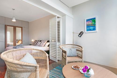 Chic 2BR Apartment in Sea Point