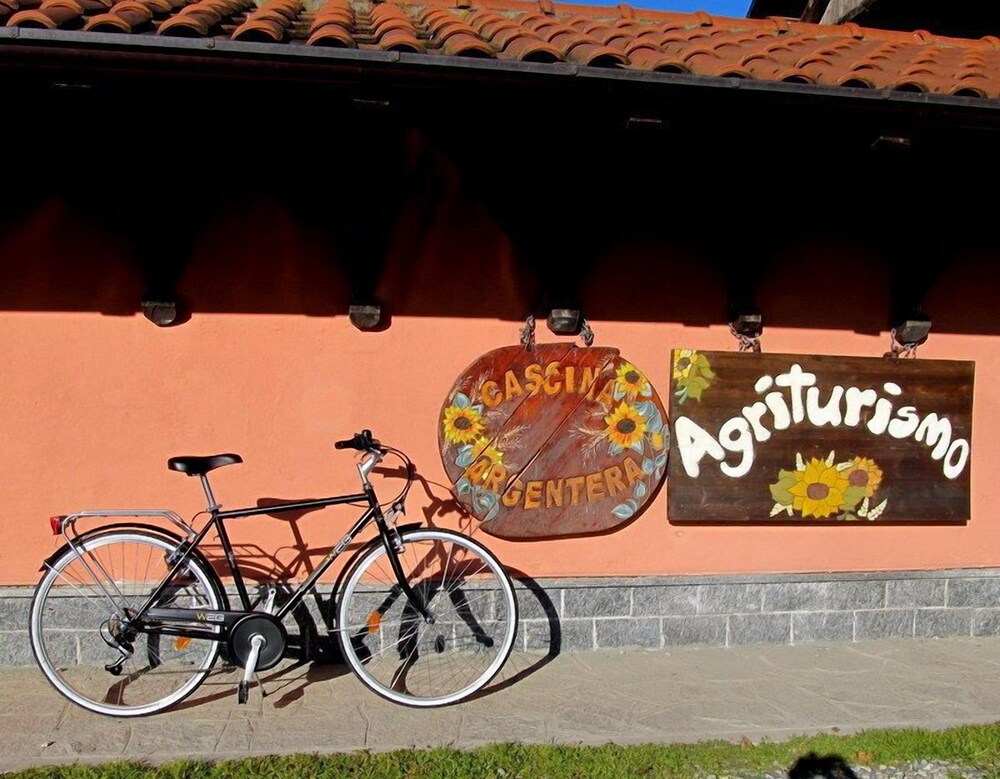 Cascina Argentera - carbon neutral hotel in Mappano