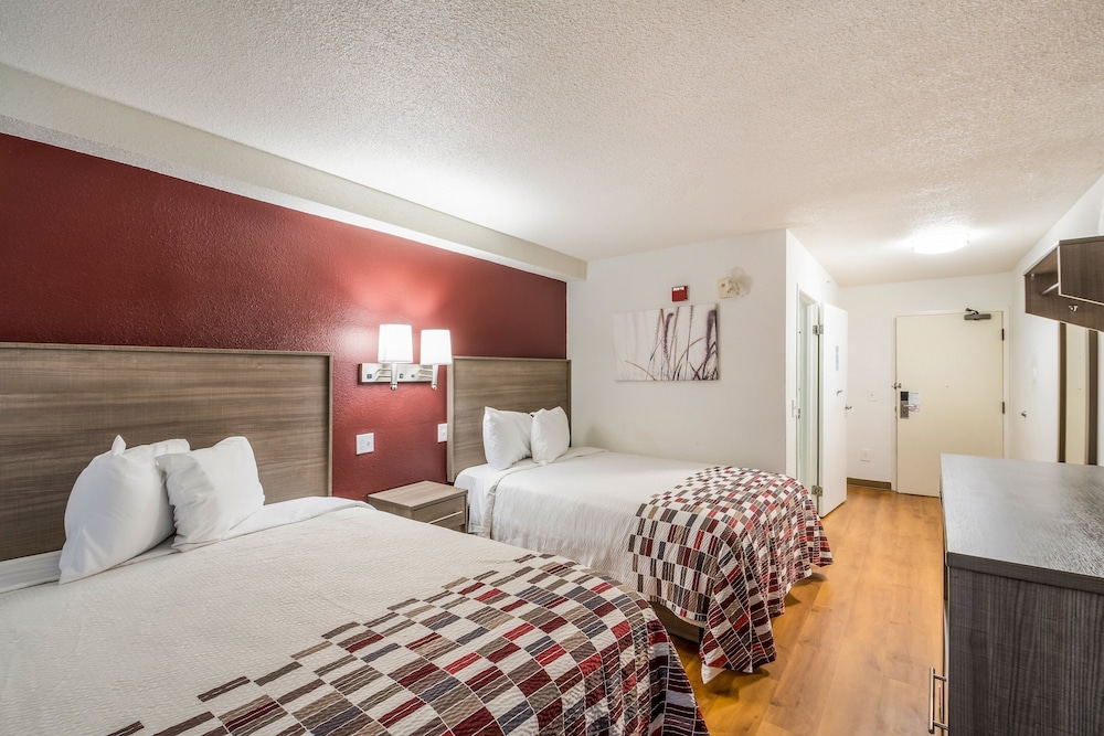 Red Roof Inn Rochester Airport - photo 10