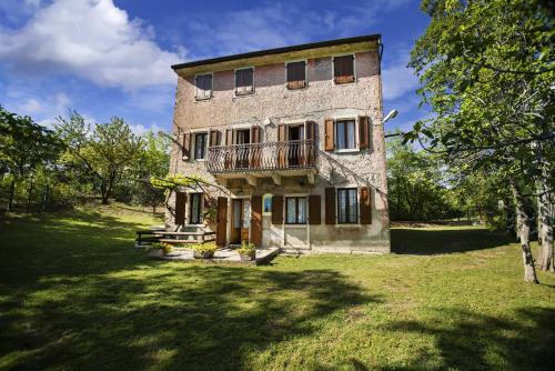 Dimora Forte San Marco rustico con giardino — hotel in Caprino Veronese