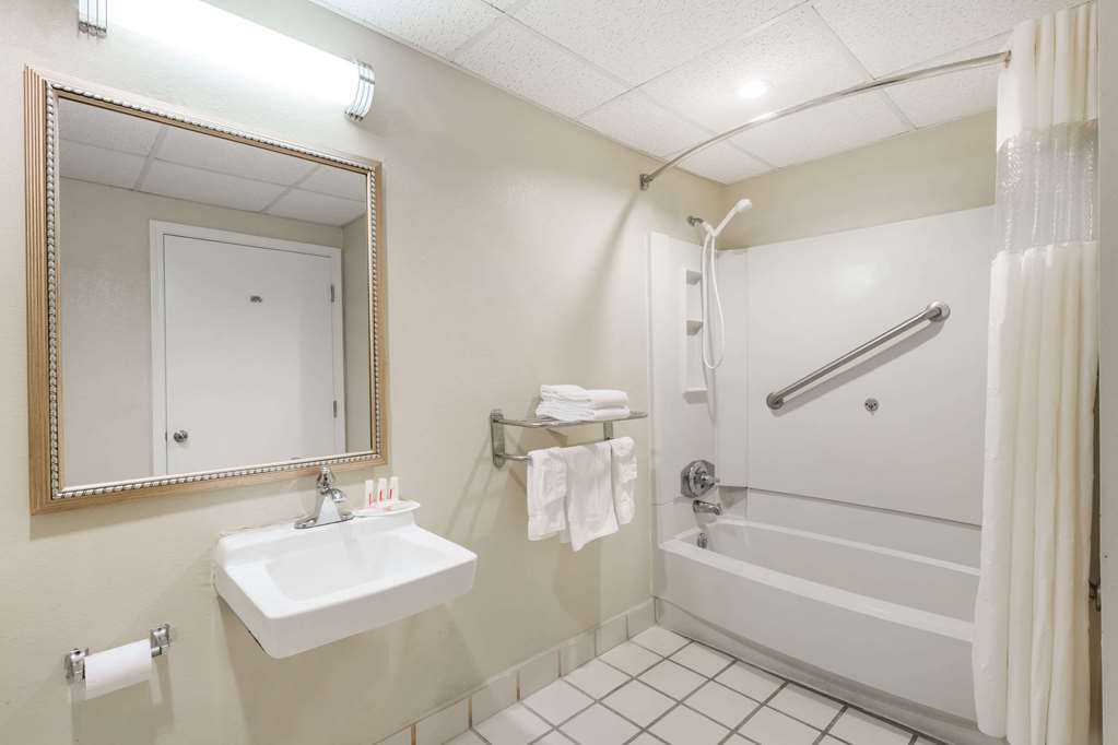 Days Inn by Wyndham Orangeburg - photo 9