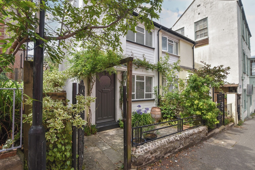 Whiteleaf Cottage — 4-Star Luxury Hotel in Lyme Regis, United Kingdom
