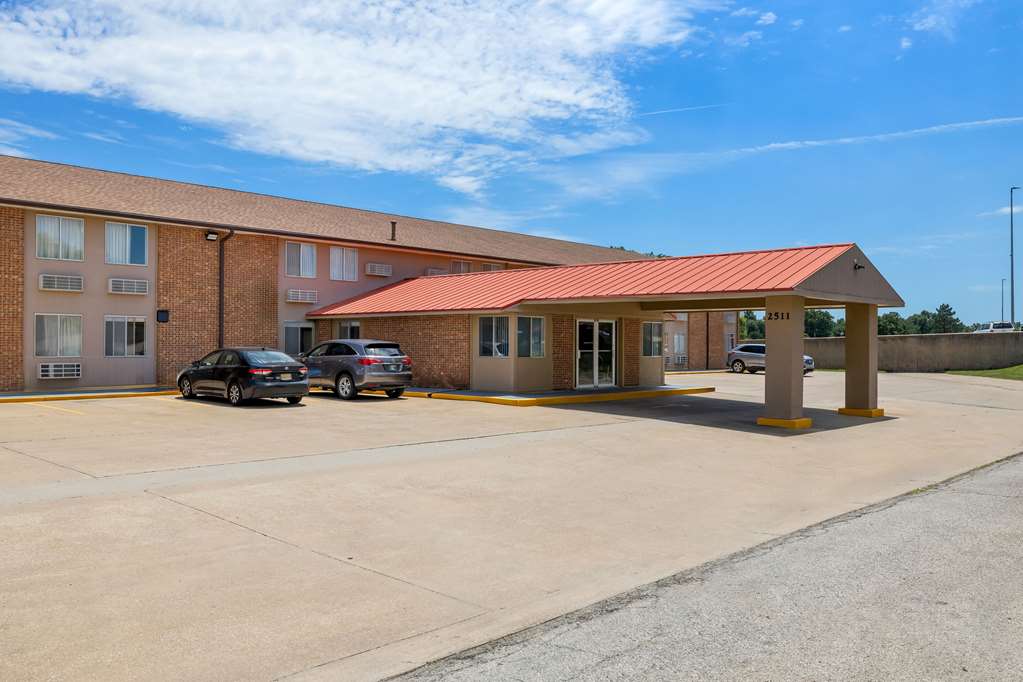 Econo Lodge Emporia - photo 5