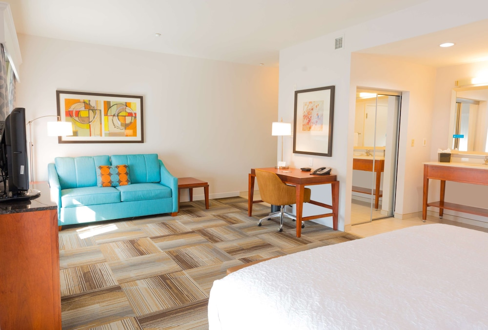 Hampton Inn & Suites Riverside Corona East - photo 10