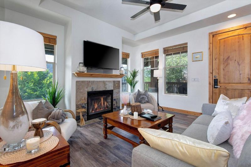 Fox Pointe At Redstone By Lespri Management - photo 44