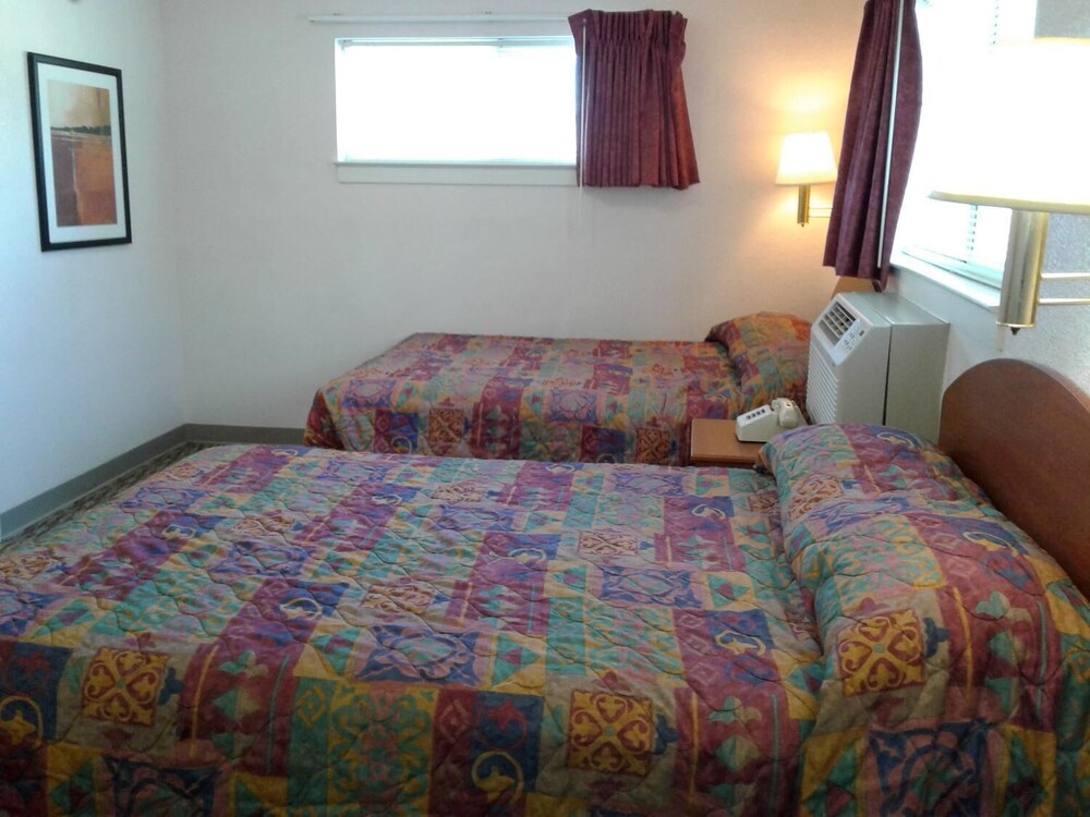 InTown Suites San Antonio East - photo 10