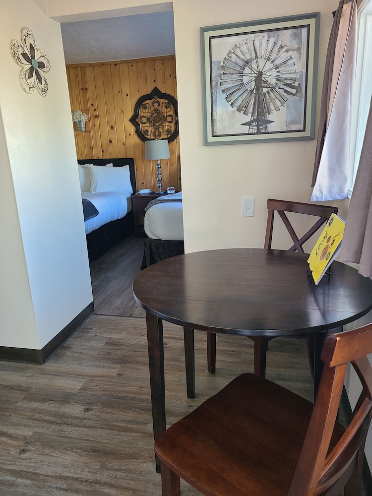 Lamplighter Cabins & Suites - photo 50