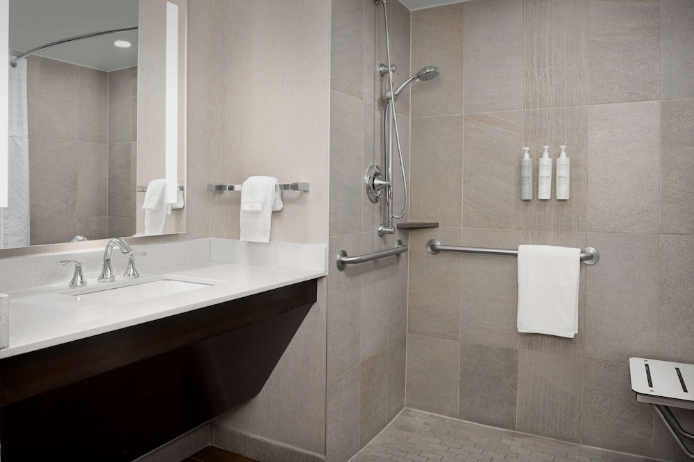 Embassy Suites Springfield - photo 25
