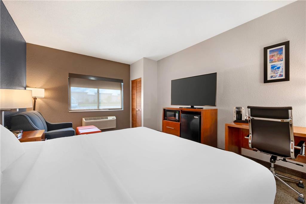 Comfort Inn & Suites North Greenfield - photo 16