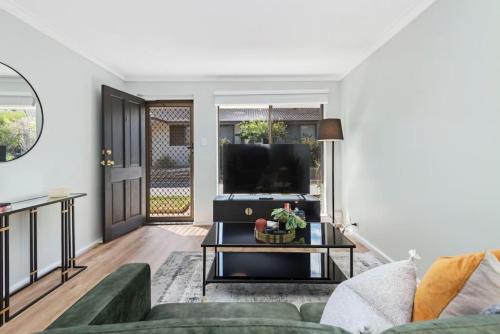 Coastal Elegance A Luxurious Dreamy Escape — Perth