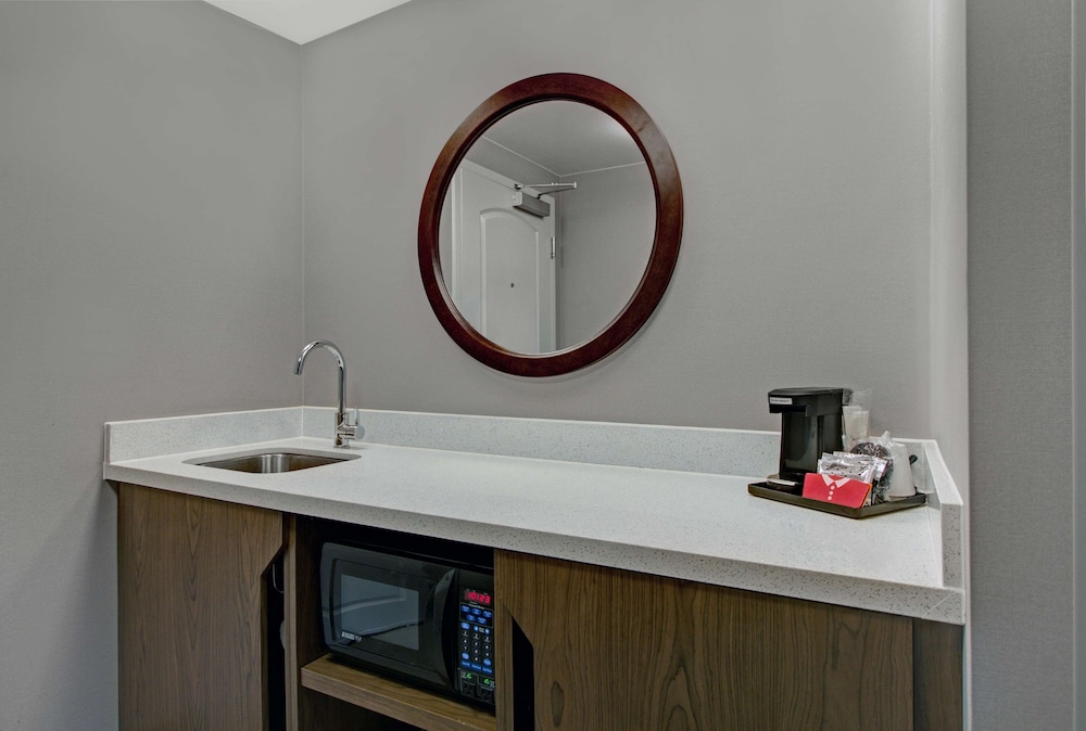 Hampton Inn & Suites Syracuse Dewitt - photo 28