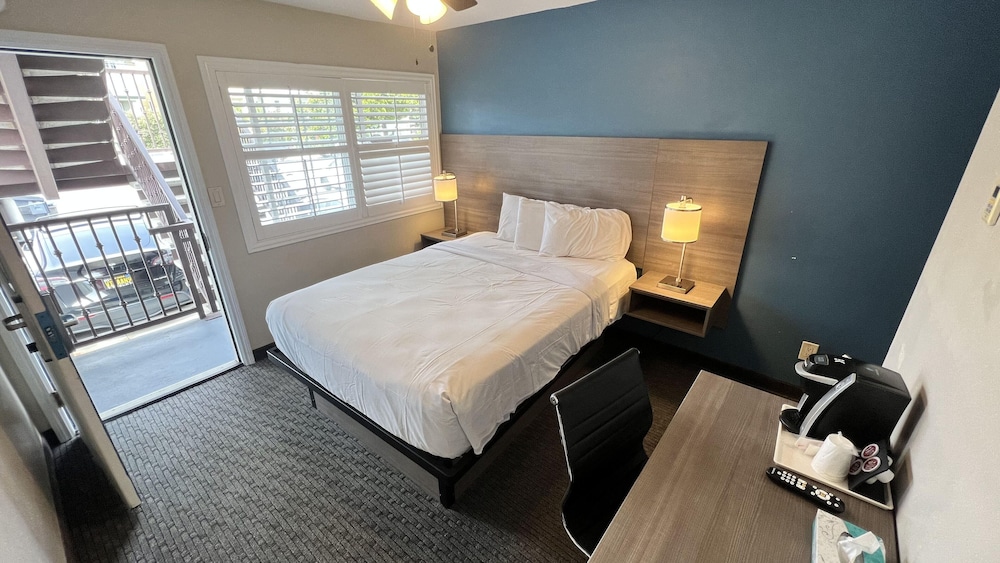 Pismo Beachwalker Inn & Suites - photo 36
