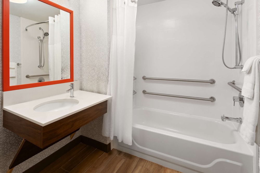 Hampton Inn & Suites Scottsburg - photo 15