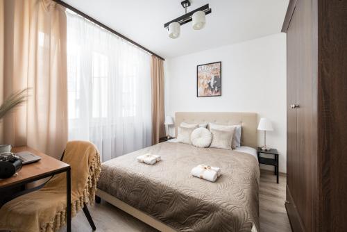 Riverside Retreat by Vistula 2BR & separate living room & balcony in the Center — 4-Star Luxury Hotel in Warsaw, Poland