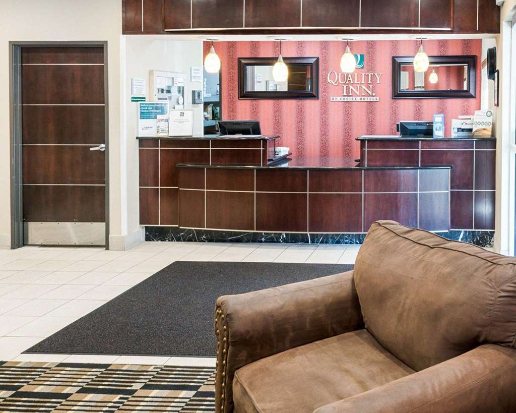 Quality Inn In the business district - photo 5