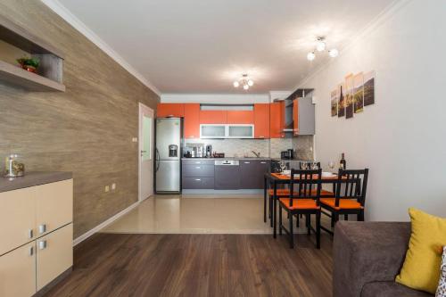 Stunning location and views Foothills of Old town