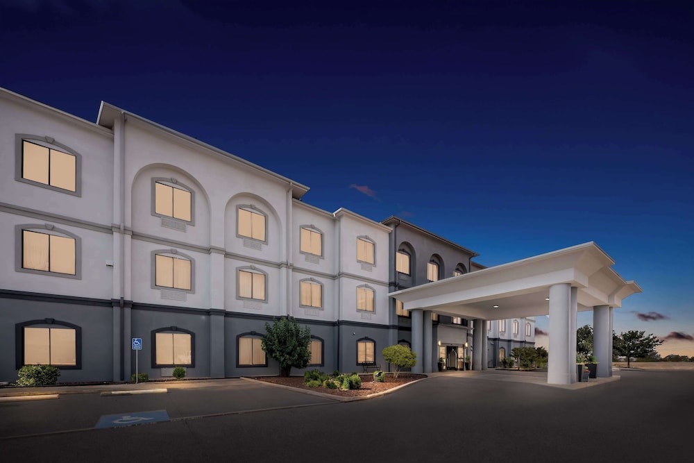 Best Western Palace Inn Suites — Big Spring