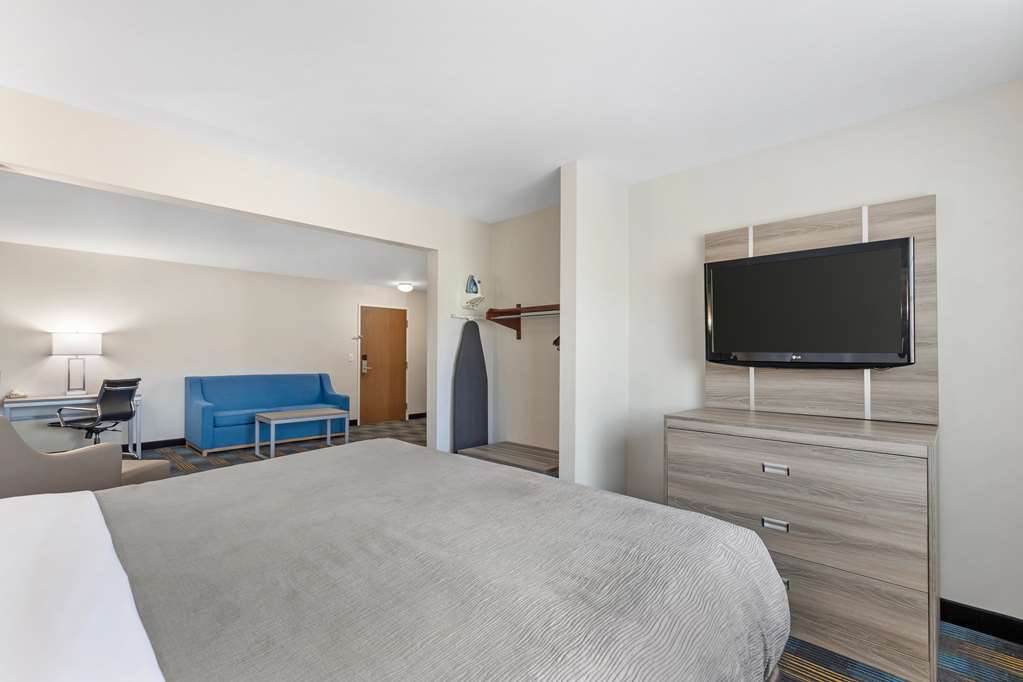 Quality Inn & Suites Fort Madison near Hwy 61 - photo 21