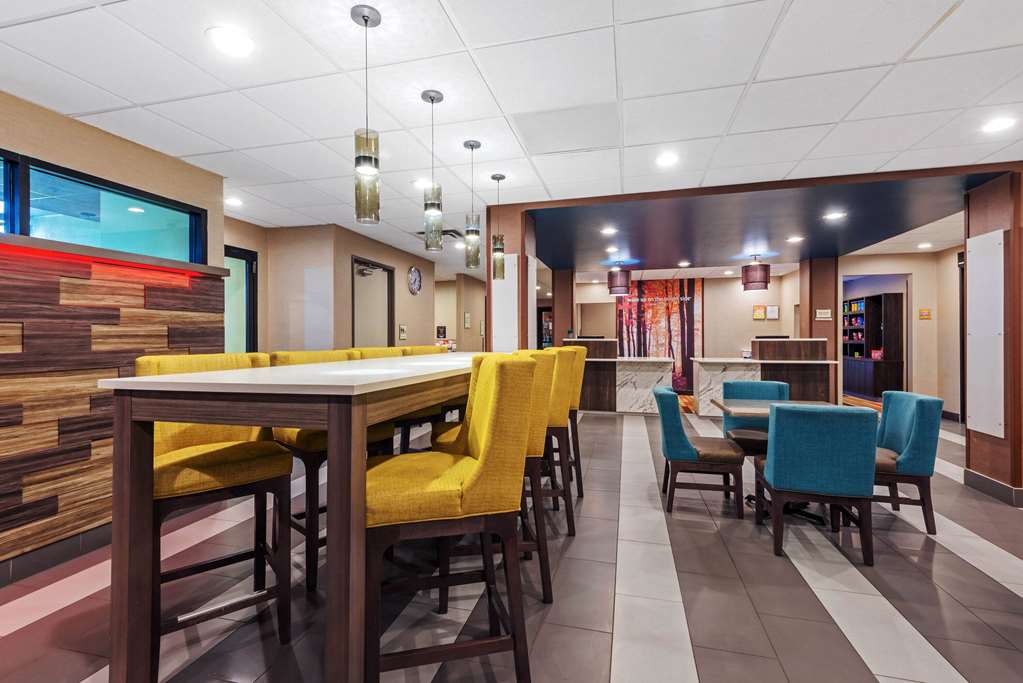 La Quinta Inn & Suites by Wyndham Jamestown - featured photo