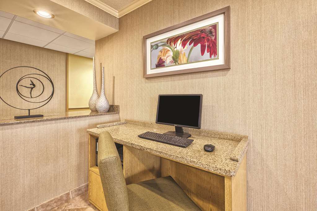La Quinta Inn by Wyndham Toledo Perrysburg - photo 33