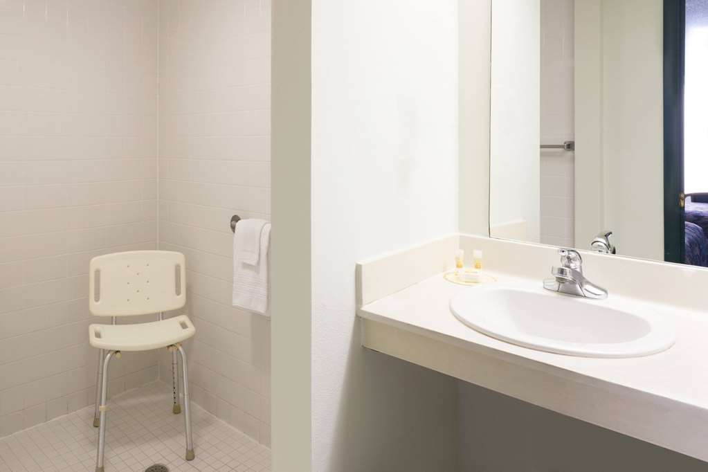 Days Inn by Wyndham Crystal River - photo 11