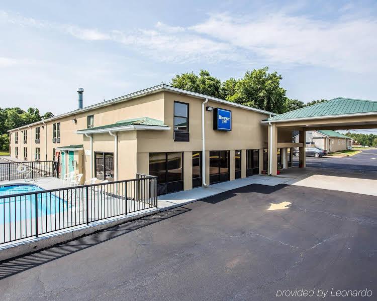 Claremont Inn & Suites - photo 3