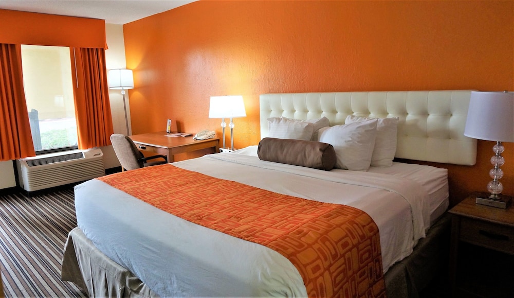 Howard Johnson by Wyndham Greensboro Near the Coliseum - photo 12