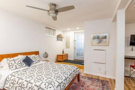 Cozy Private Apt Near Downtown 20755570 — Burlington