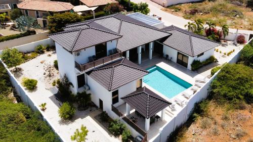 Arashi Palm Villa — 4-Star Luxury Hotel in Noord, Aruba