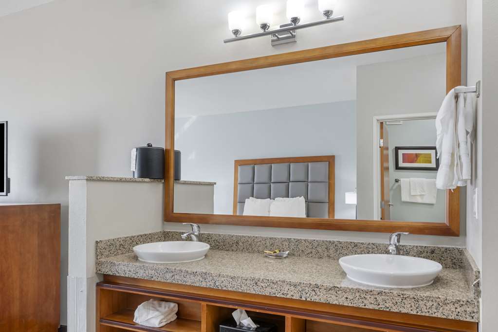 Best Western Plus Peppertree Inn At Omak - photo 27