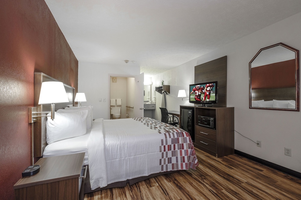 Red Roof Inn Edgewood - photo 17