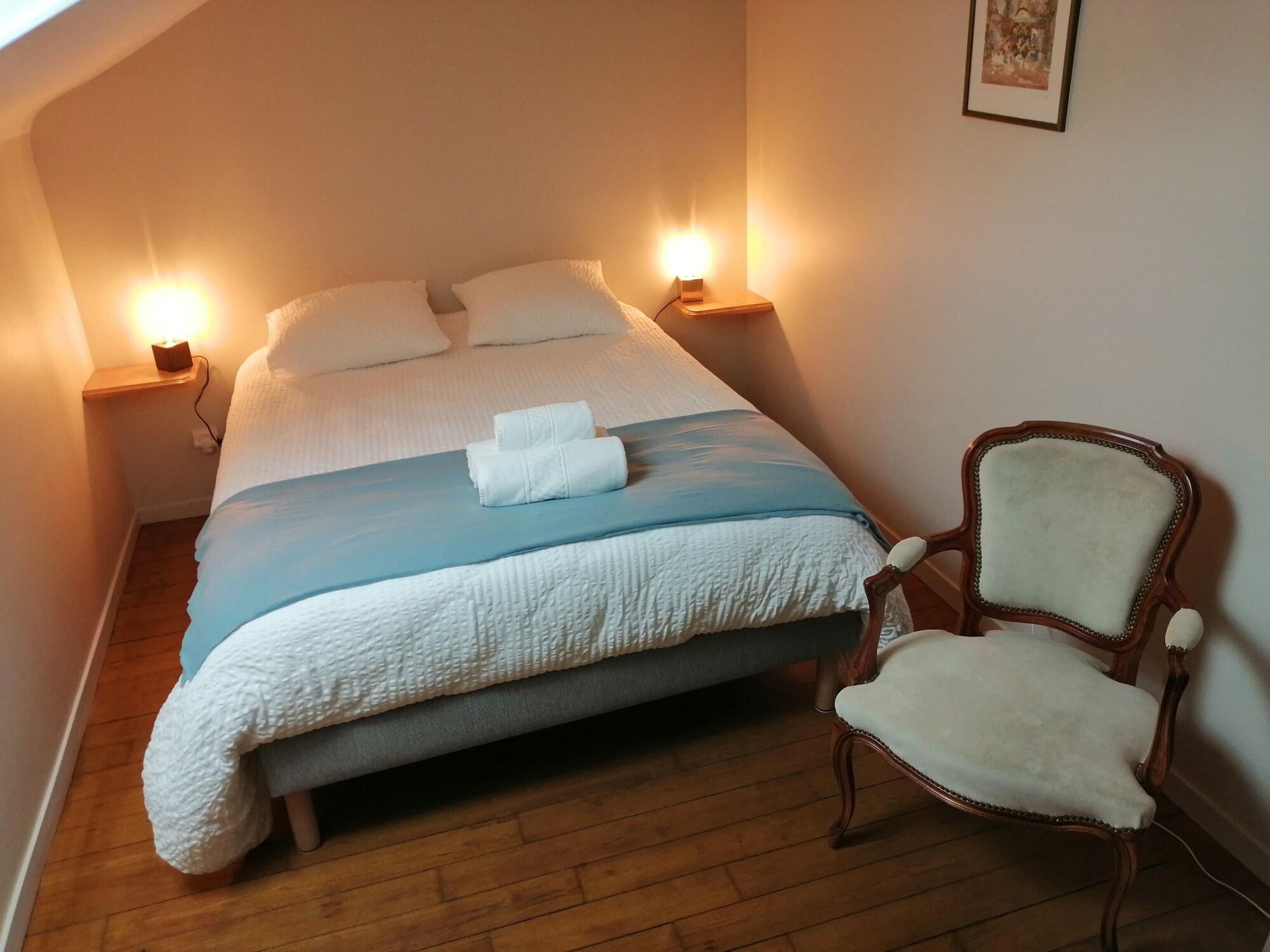 Gite Les Mareillauds Piscine — 4-Star Luxury Hotel in Salon-De-Provence, France