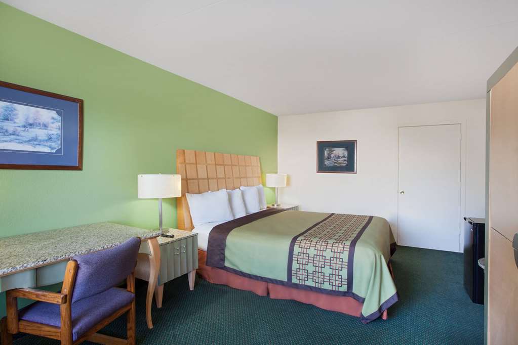 Days Inn by Wyndham Greeneville - photo 9