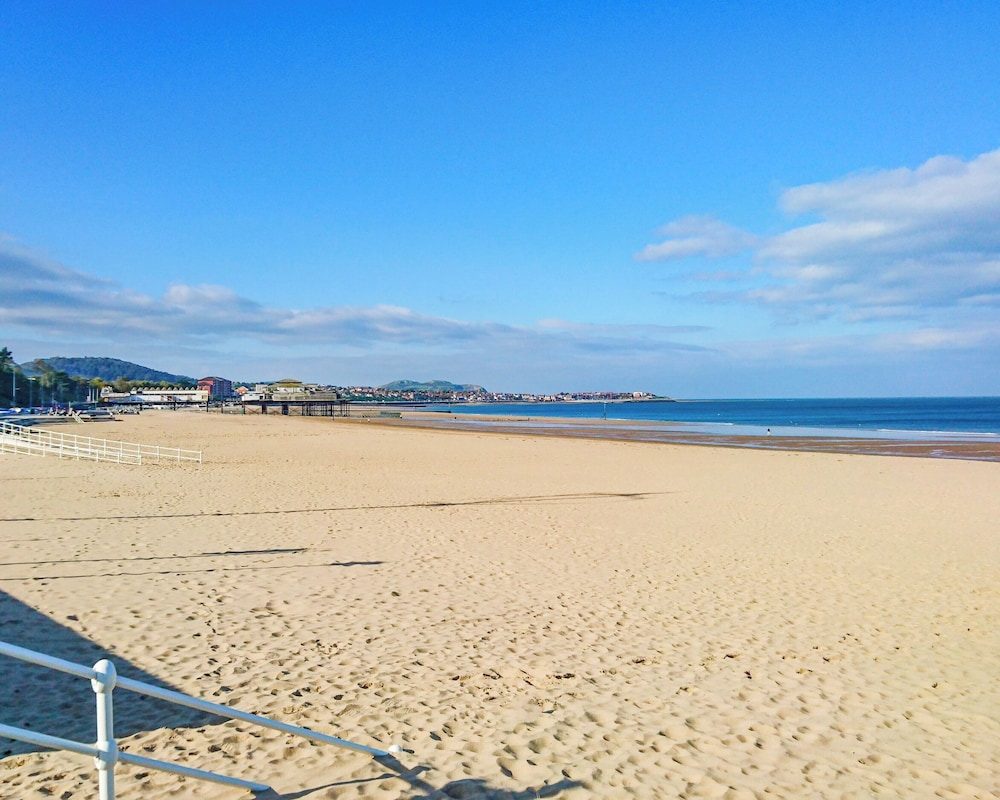 Ocean View Apartment — 4-Star Luxury Hotel in Colwyn Bay, United Kingdom