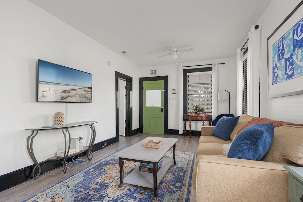 Pacific Cove Manor - photo 14