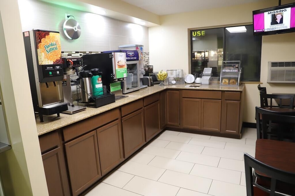 Super 8 by Wyndham Richmond Airport VA - photo 19