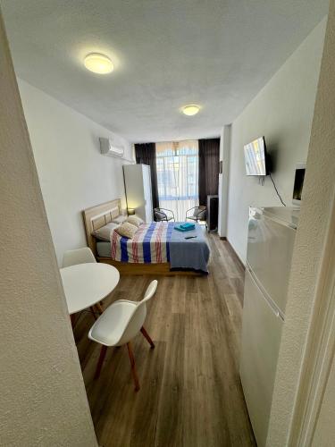 Capitan Friday Studio - carbon neutral hotel in Torrevieja