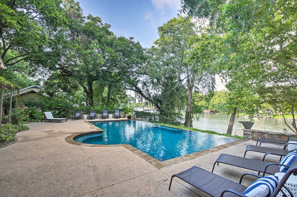 4 Season Boathouse Hot Tub Guadalupe River Oasis — hotel in Seguin
