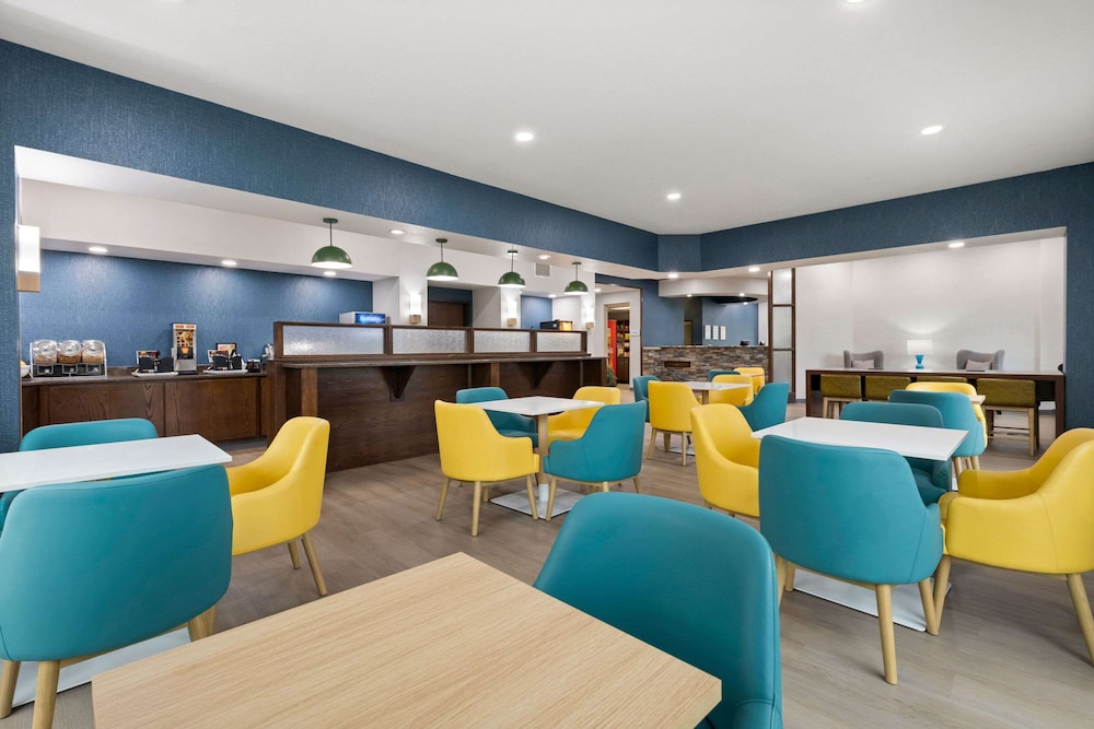 Comfort Suites Hudson I 94 - photo 25