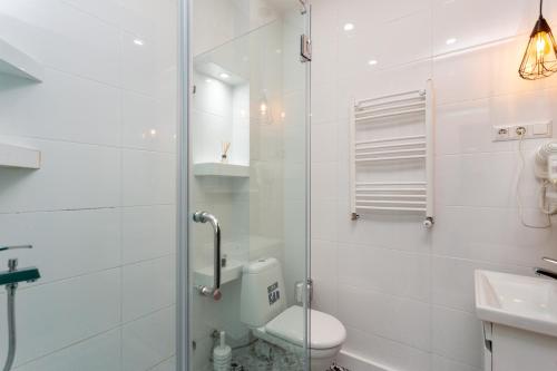 Holiday Rooms 8