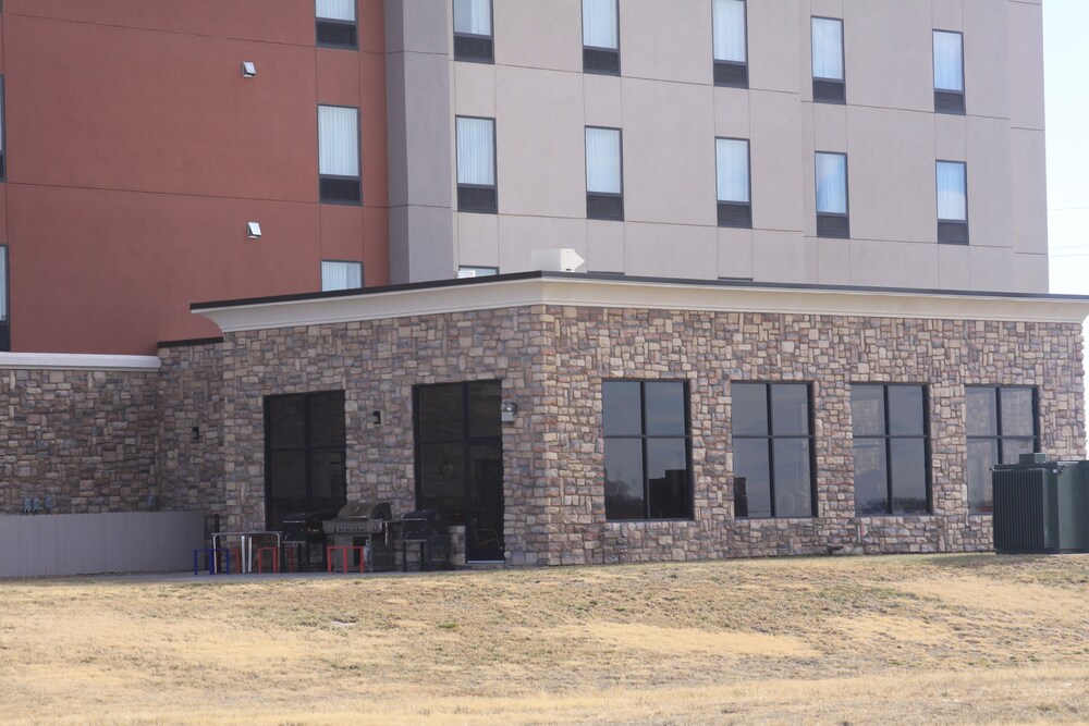 Quality Inn Pratt - photo 38