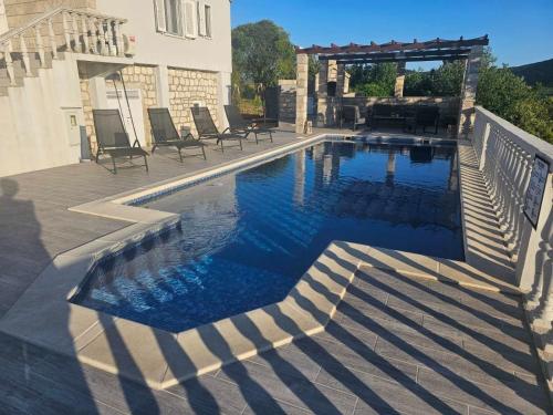 Family friendly house with a swimming pool Zabrdje Peljesac 24356 — 4-Star Luxury Hotel in Ston, Croatia