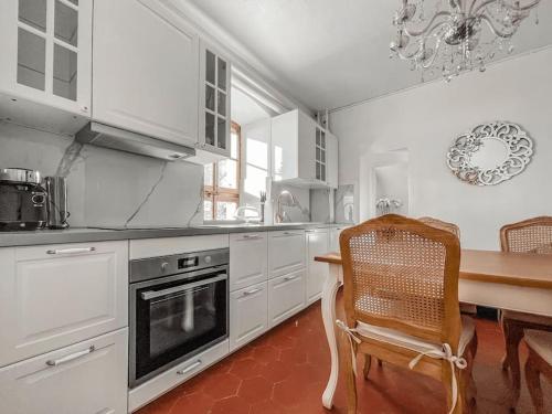 Brilliant apartment in Château du Châtelard — 4-Star Luxury Hotel in Montreux, Switzerland