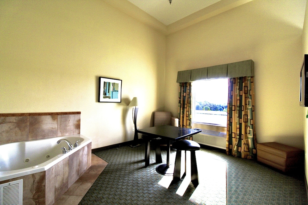 Holiday Inn Express & Suites Cocoa by IHG - photo 31